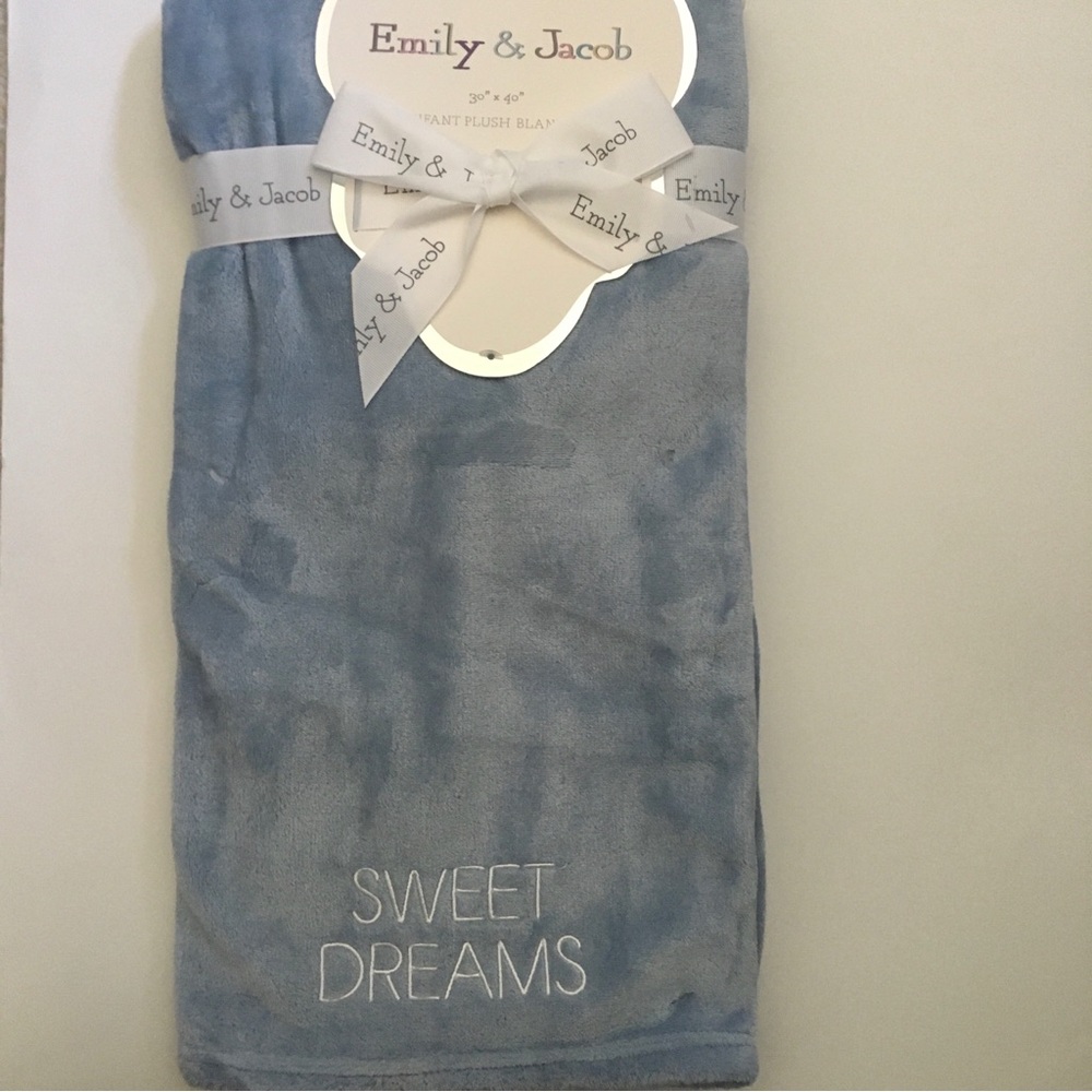 Baby Blanket Embroidered 'Sweet Dreams' Blue Cozy Baby Gift | Emily & Jacob